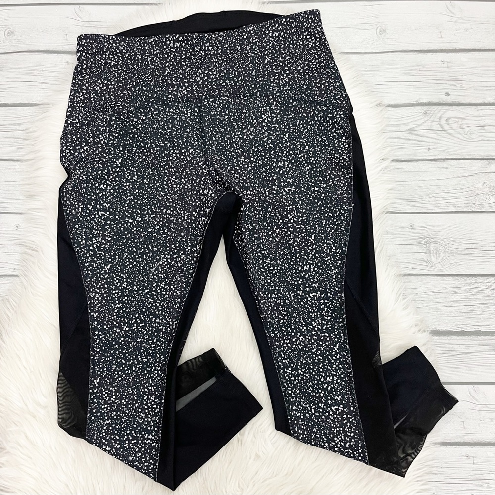 Xersion Train Black and white dotted Workout ankle leggings